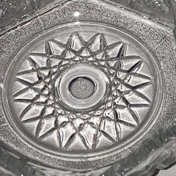 Vintage Press Cut Bowl Saw Tooth Scalloped Rim Clear Glass Stars & Tree Design - Picture 5 of 7